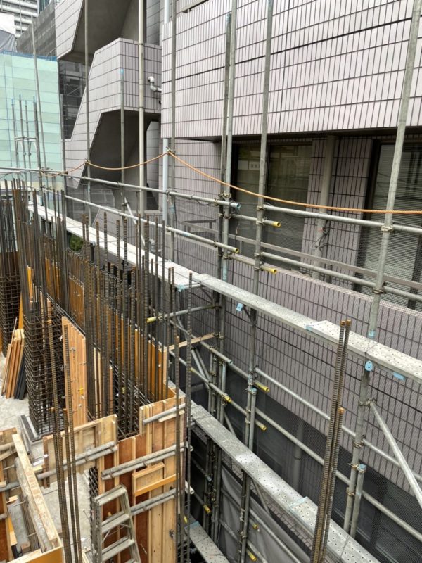 仮設工事・クレーンを使った作業